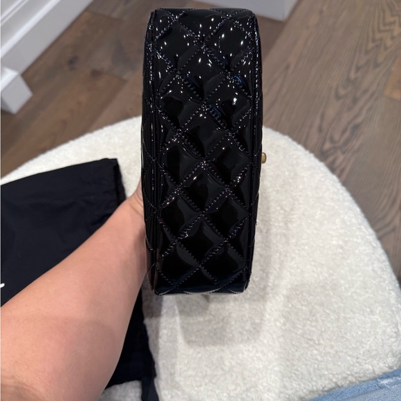 Chanel Black Quilted patent Leather Shoulder Bag - Picture 3 of 9